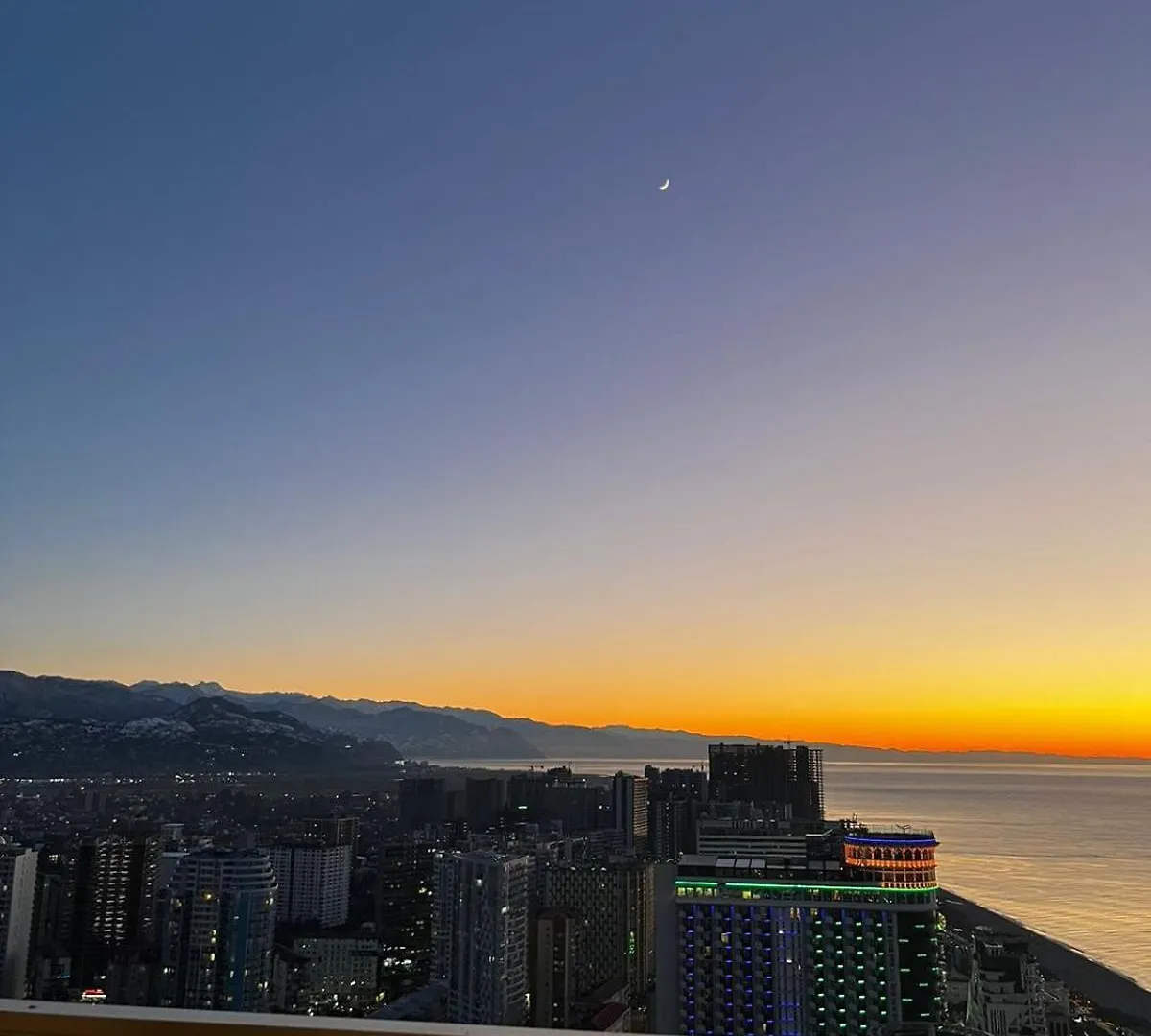 Orbi City Sunny Apartments 바투미